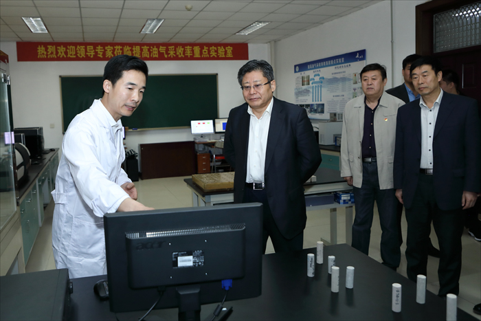 黑龍江省副省長(zhǎng)孫東生蒞臨我校調(diào)研工程與技術(shù)研究和試驗(yàn)發(fā)展